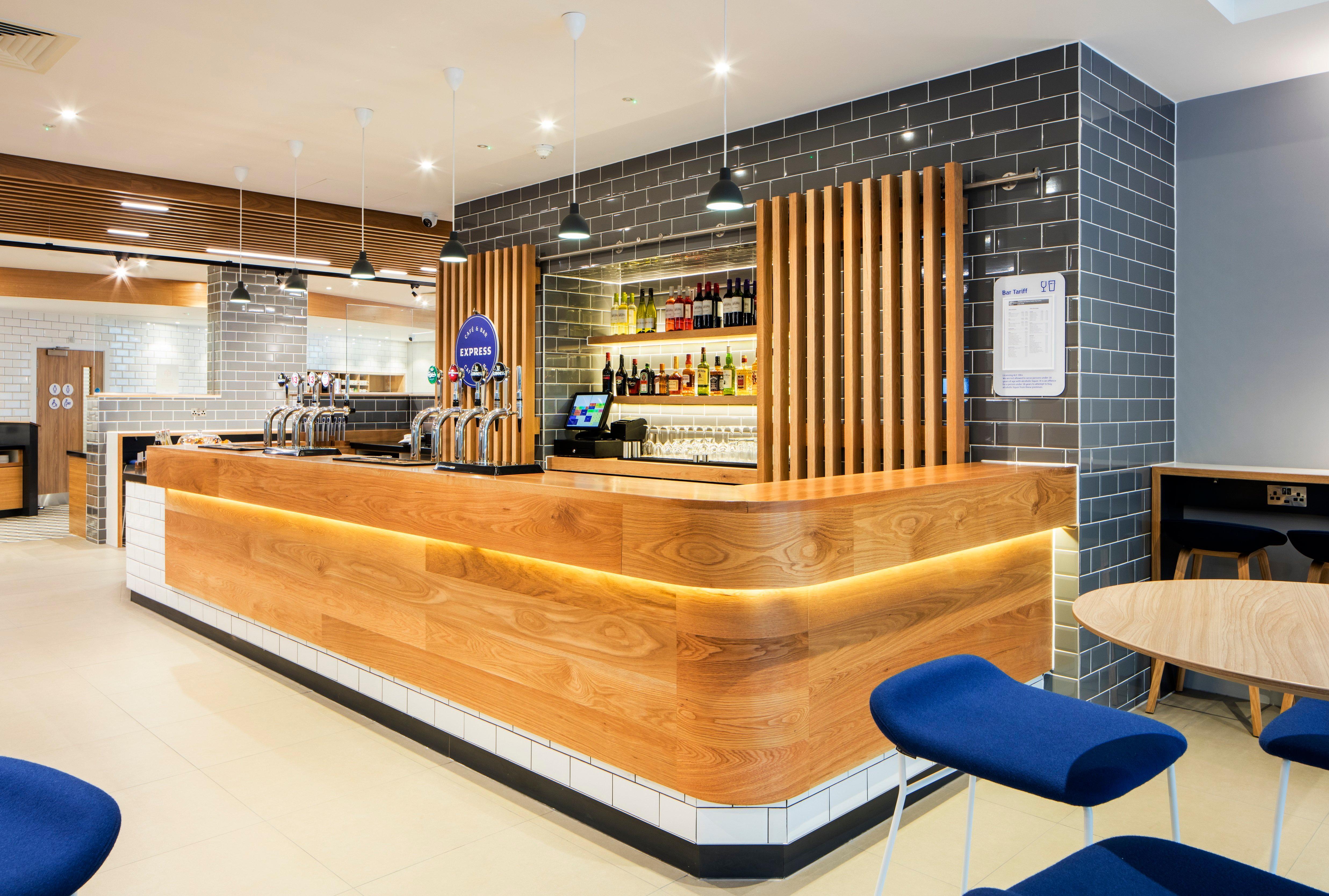 Express Centre By Ihg Hotel 3*