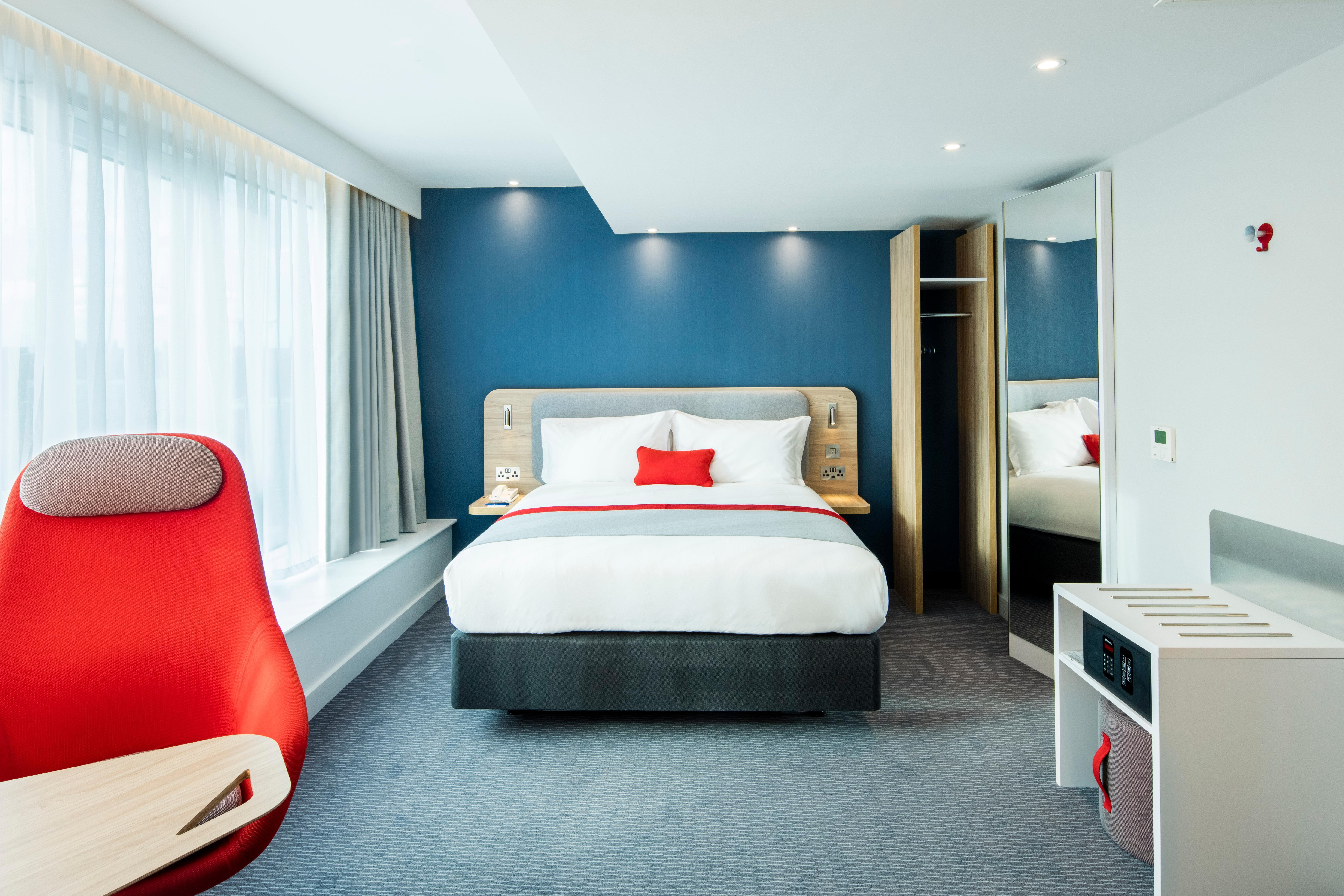 Hotel Express Centre By Ihg 3*