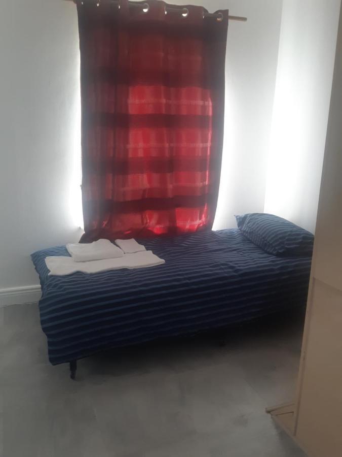 Lara House Homestay *