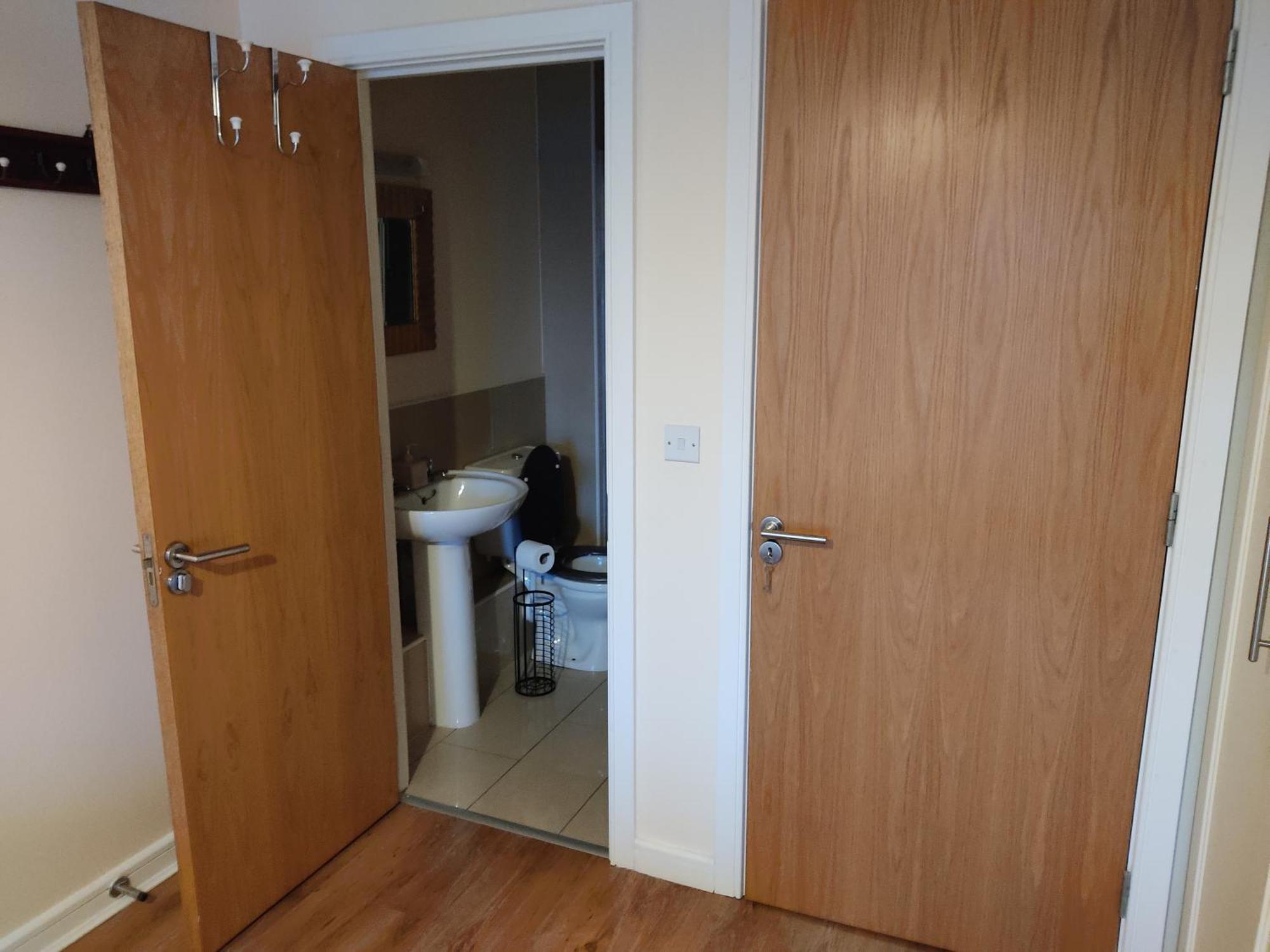 Privatunterkunft Swallows Nest - Spacious Bright Double Bedroom With Ensuite Bathroom *