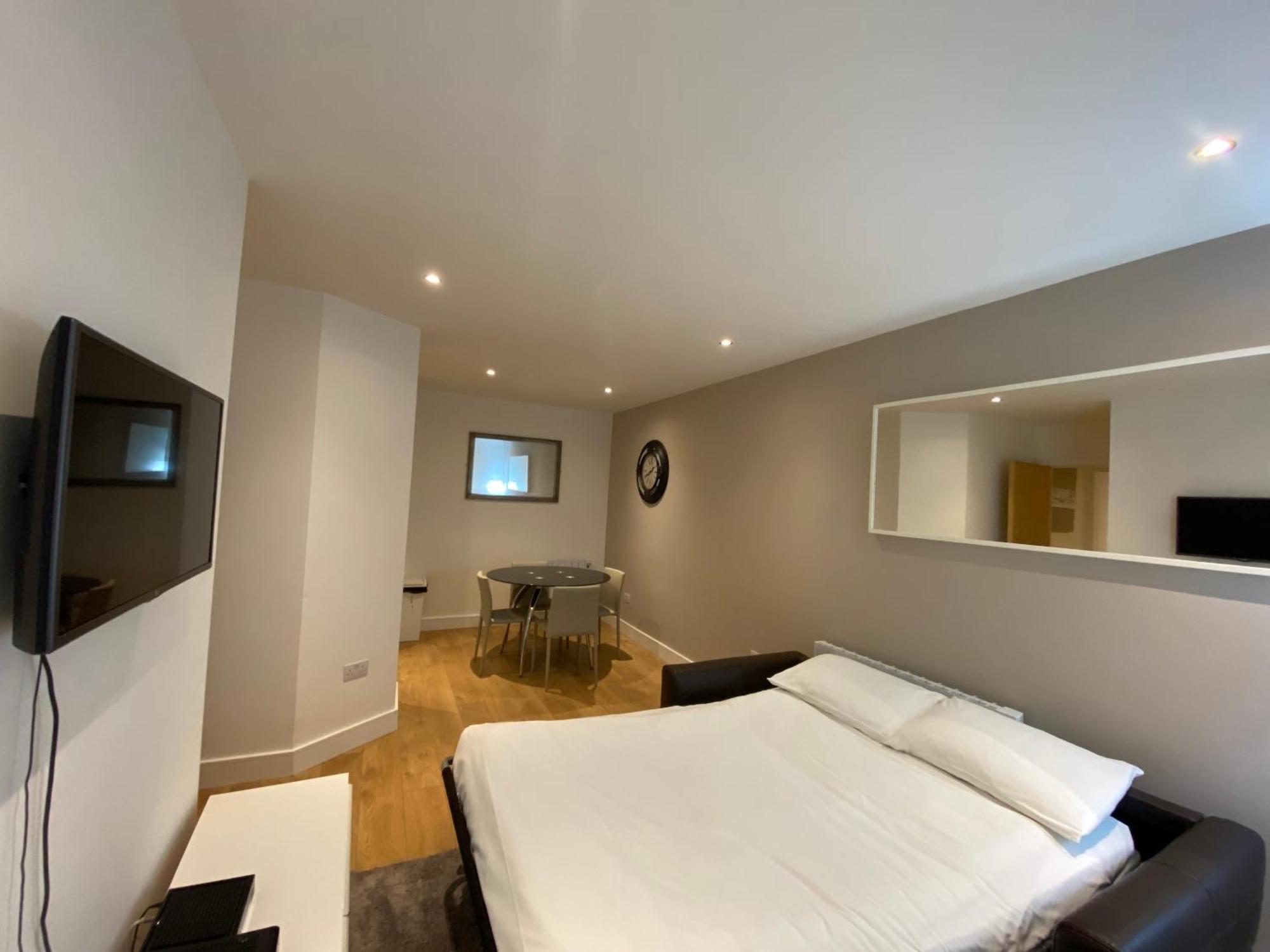 Parnell Corner Apartment