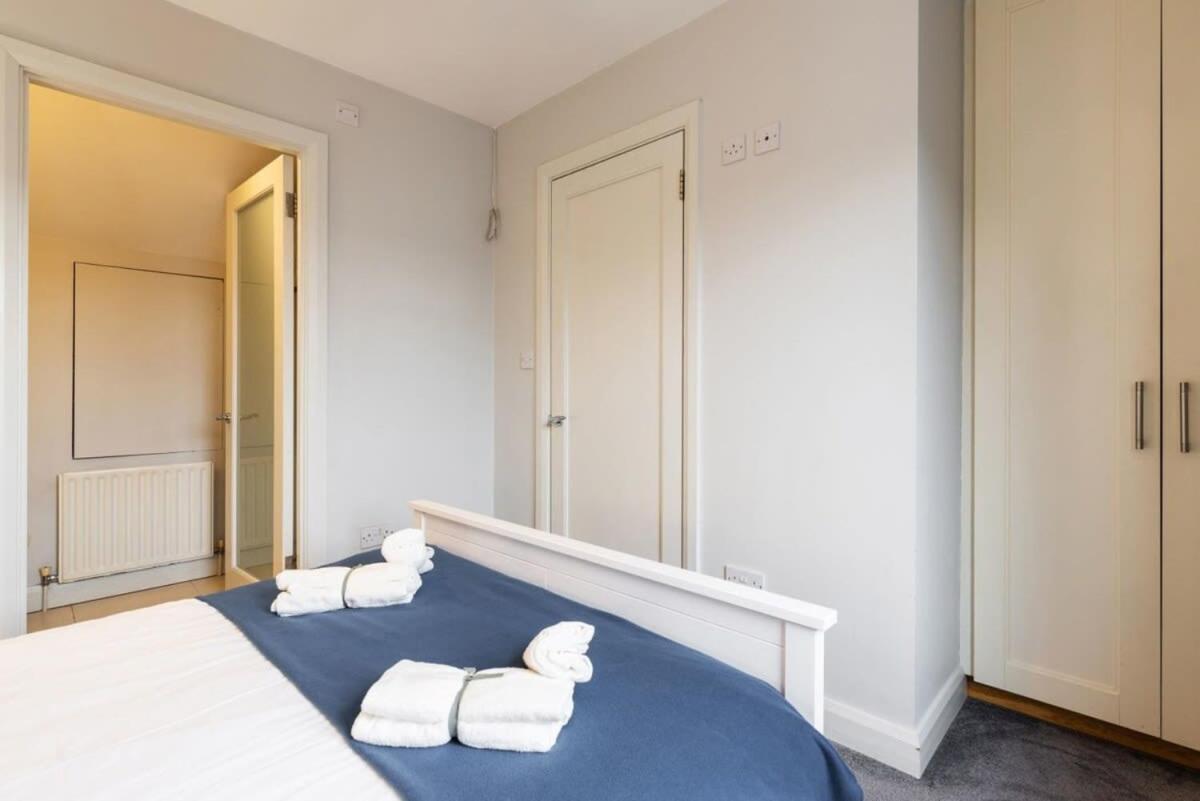Holiday home Location 2 Bedroom 2 Bathroom Fast Wifi Dublin