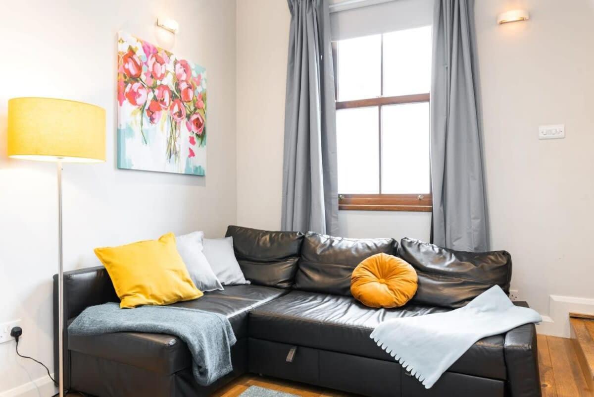 Location 2 Bedroom 2 Bathroom Fast Wifi Holiday home Dublin