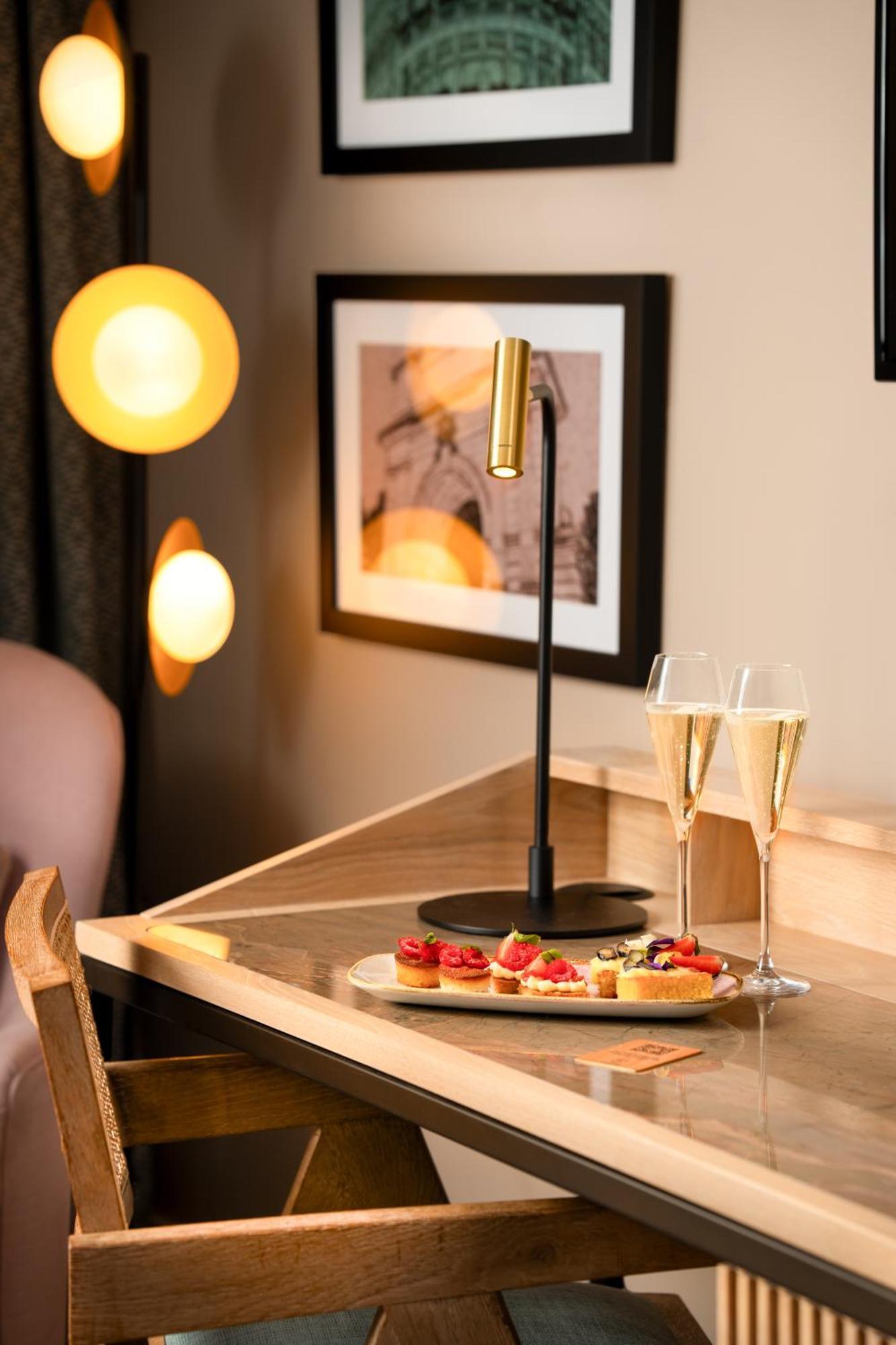 Hotel The 4*