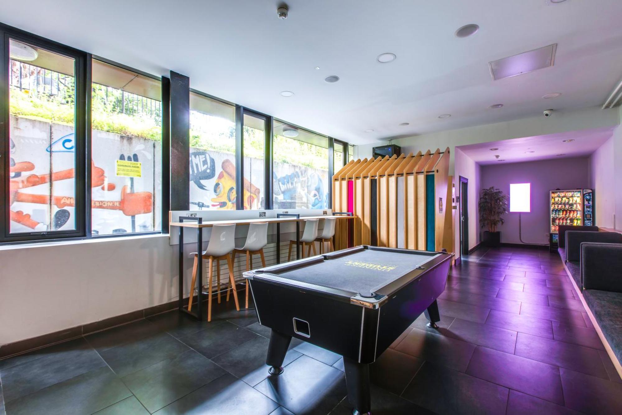 Yugo Explore - Broadstone Hall Apartment *