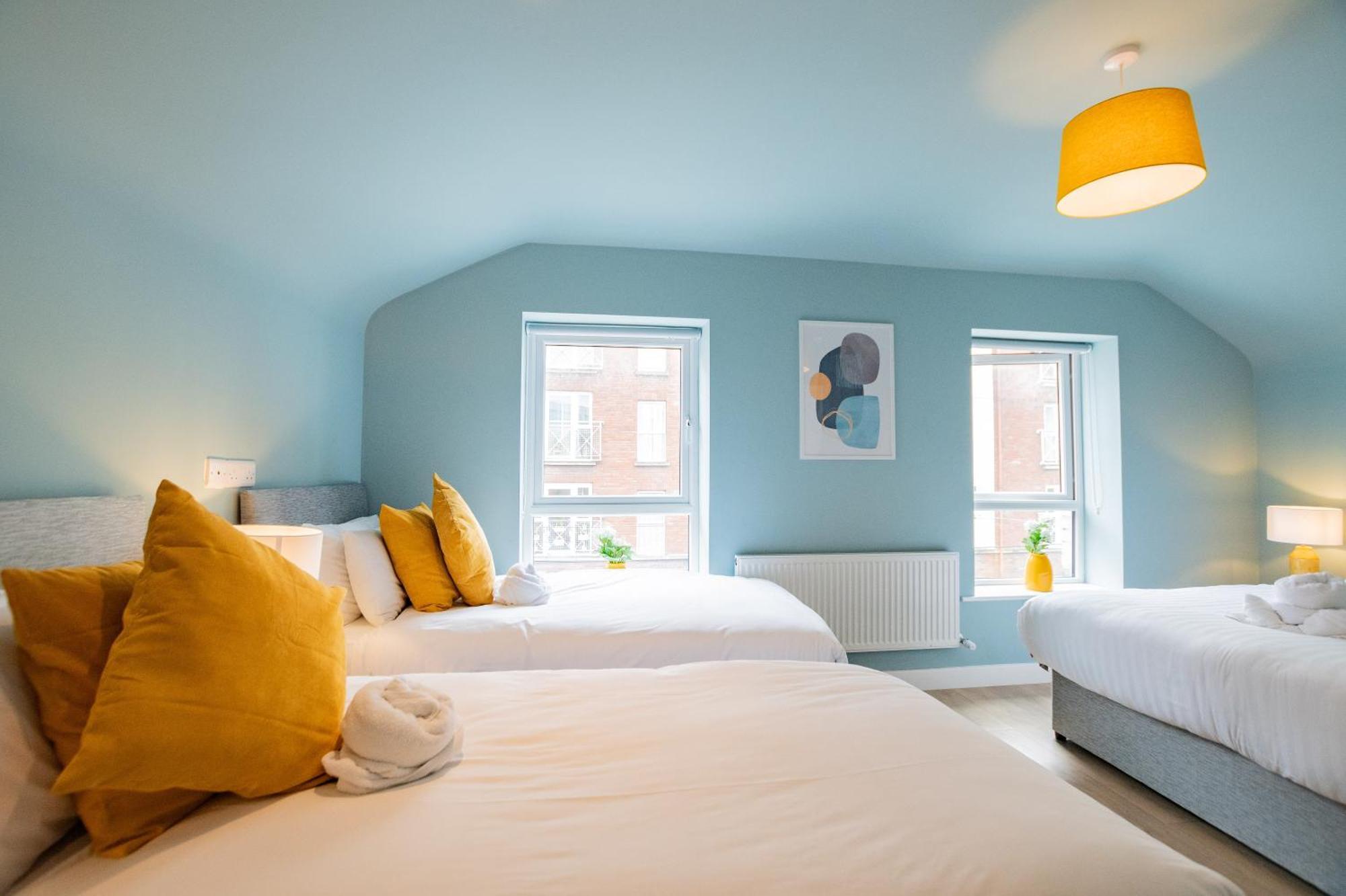 The Large Group House -sleeps 21 Vakantiehuis