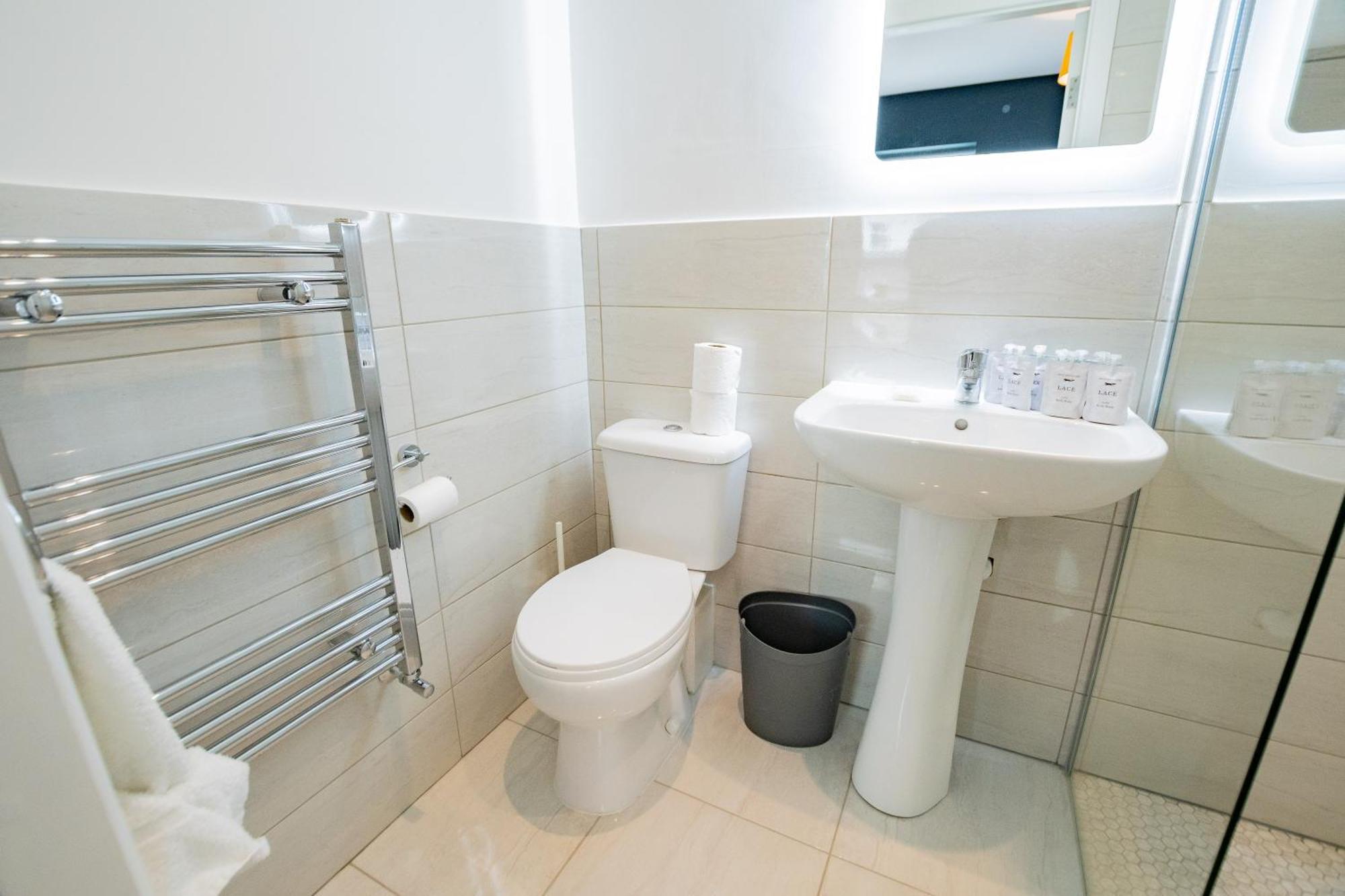 The Large Group House -sleeps 21 Vakantiehuis Dublin