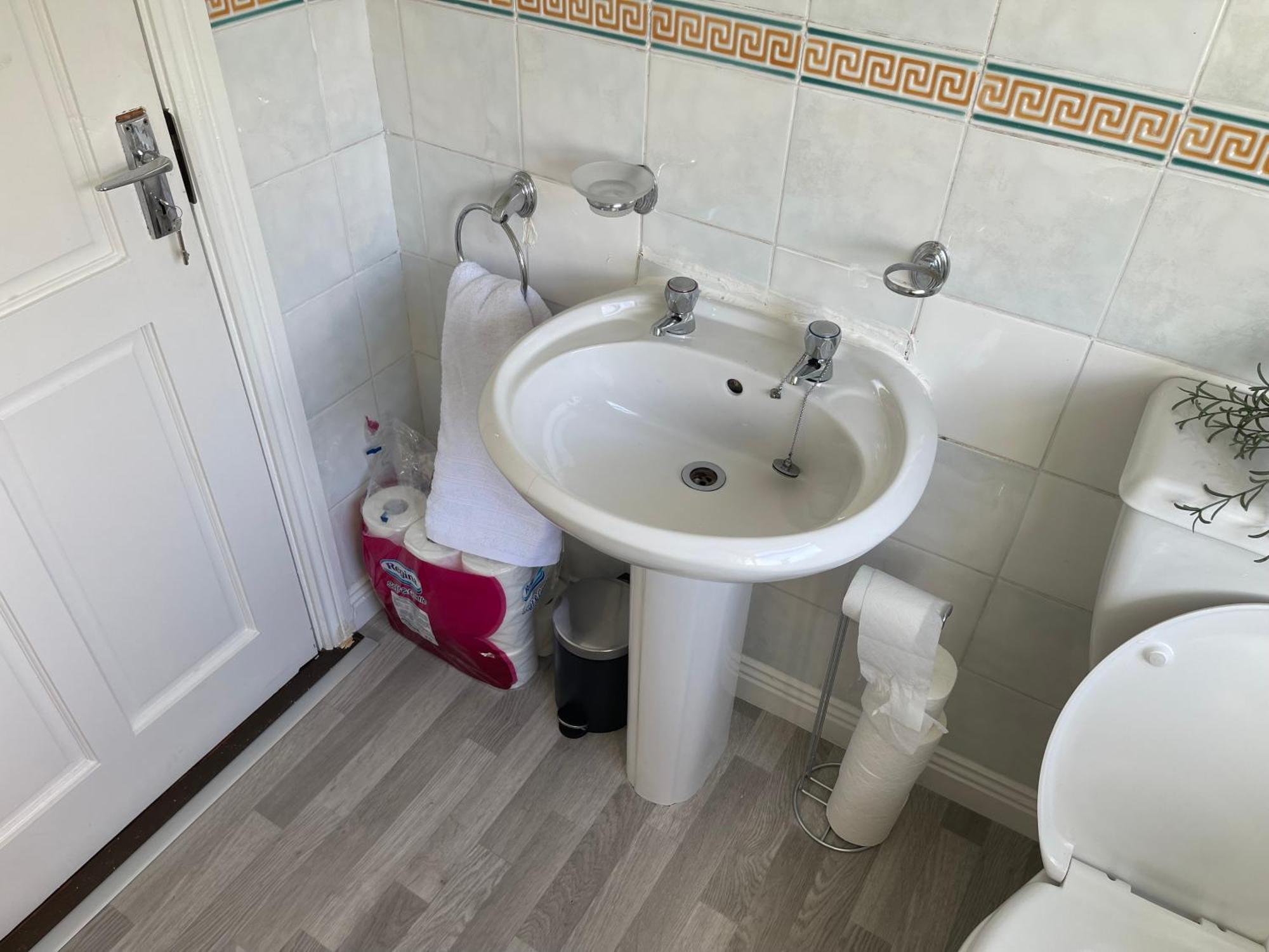 Pre - Post Flight Airport 20m Canal View Holiday home