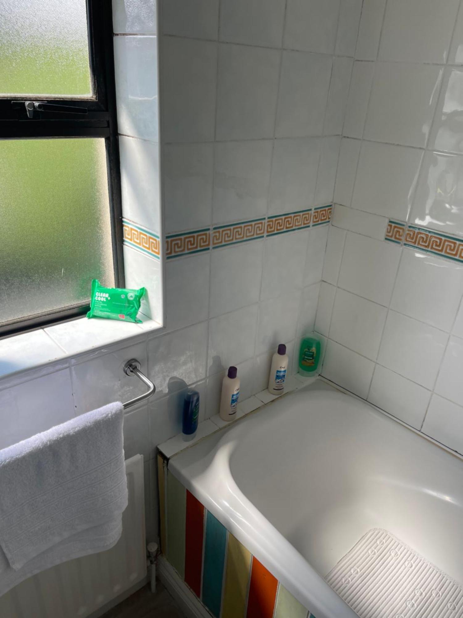 Pre - Post Flight Airport 20m Canal View Holiday home *