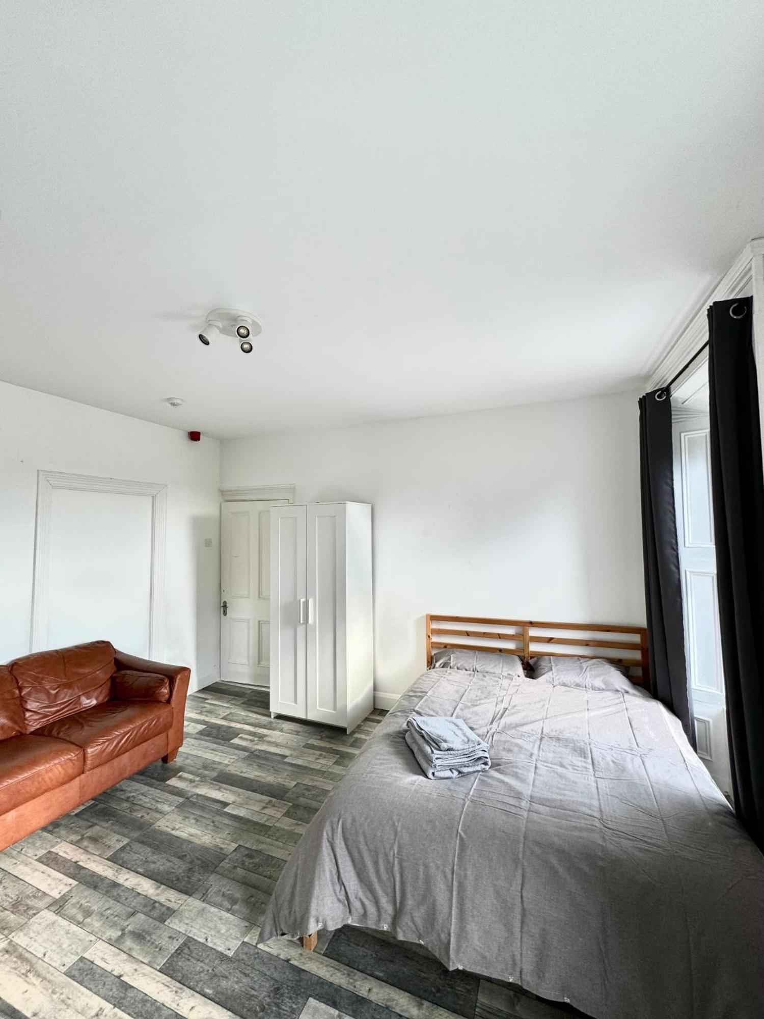 4 Heystesbury Apartment *