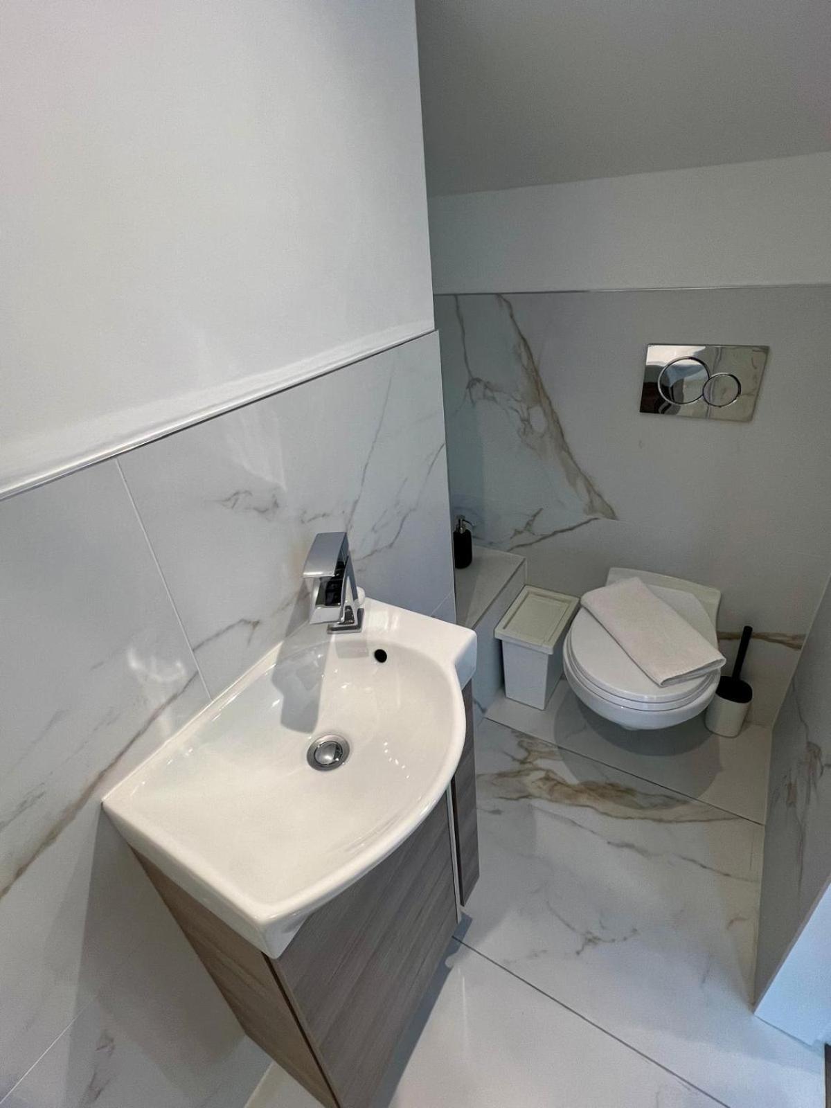 Ifsc Townhouse Apartments *