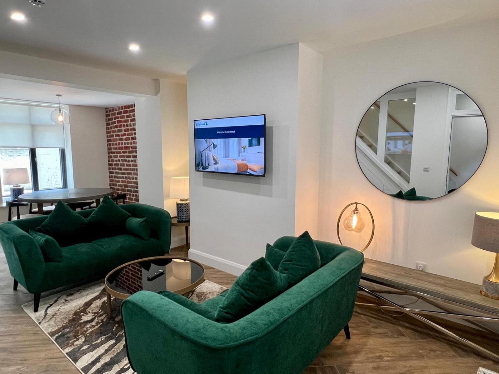 Ifsc Townhouse Apartments