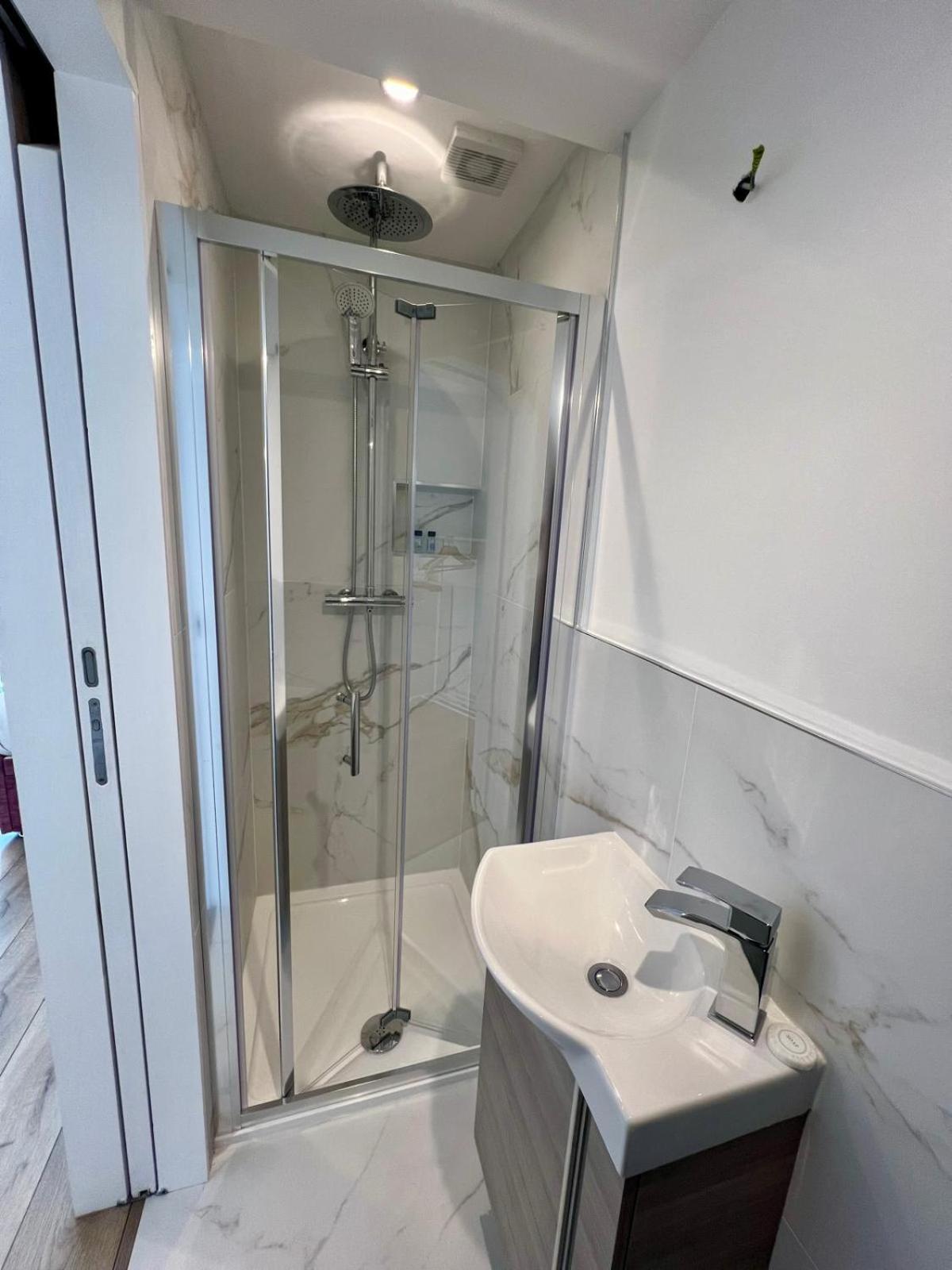 Ifsc Townhouse Apartments *