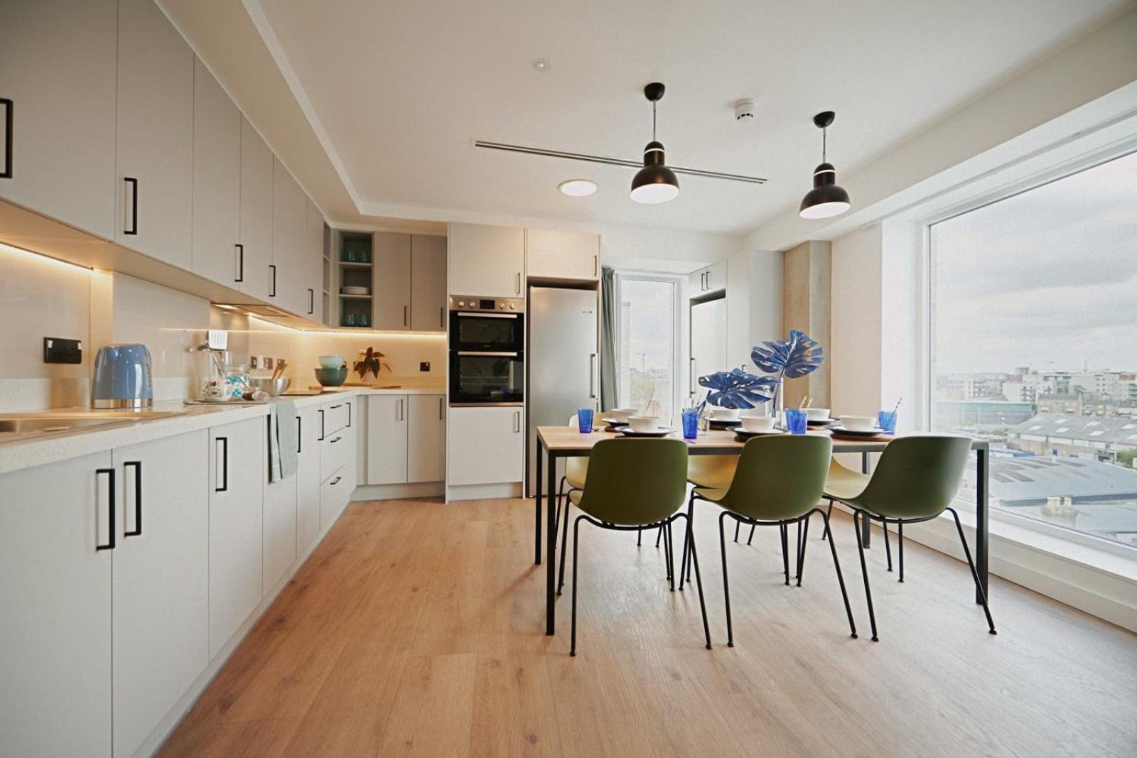 Modern 3 Bedroom And Private Bedrooms At The Loom In
