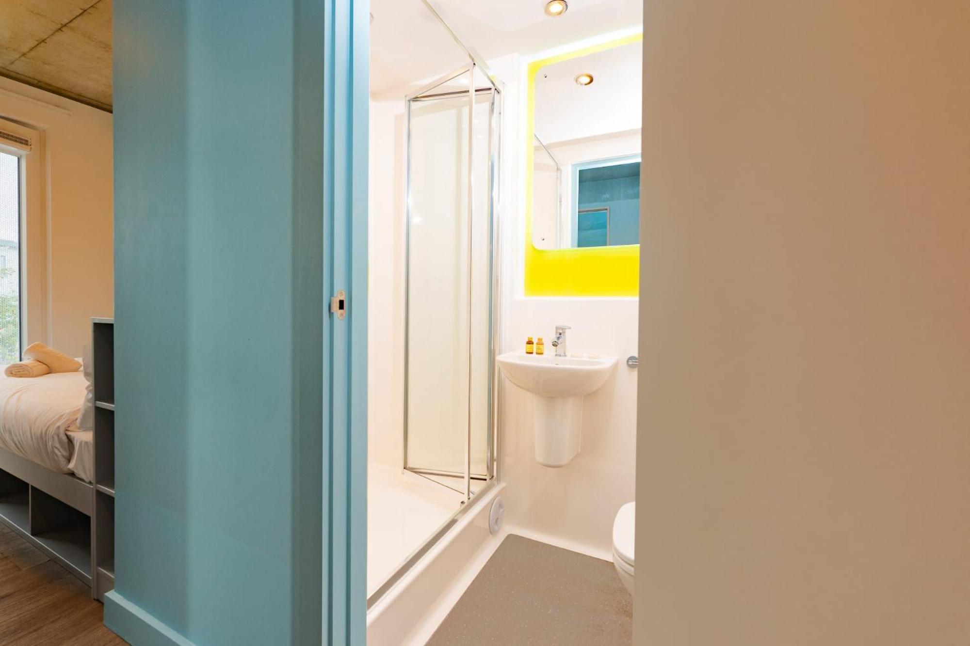 Apartment Modern 3 Bedroom And Private Bedrooms At The Loom In