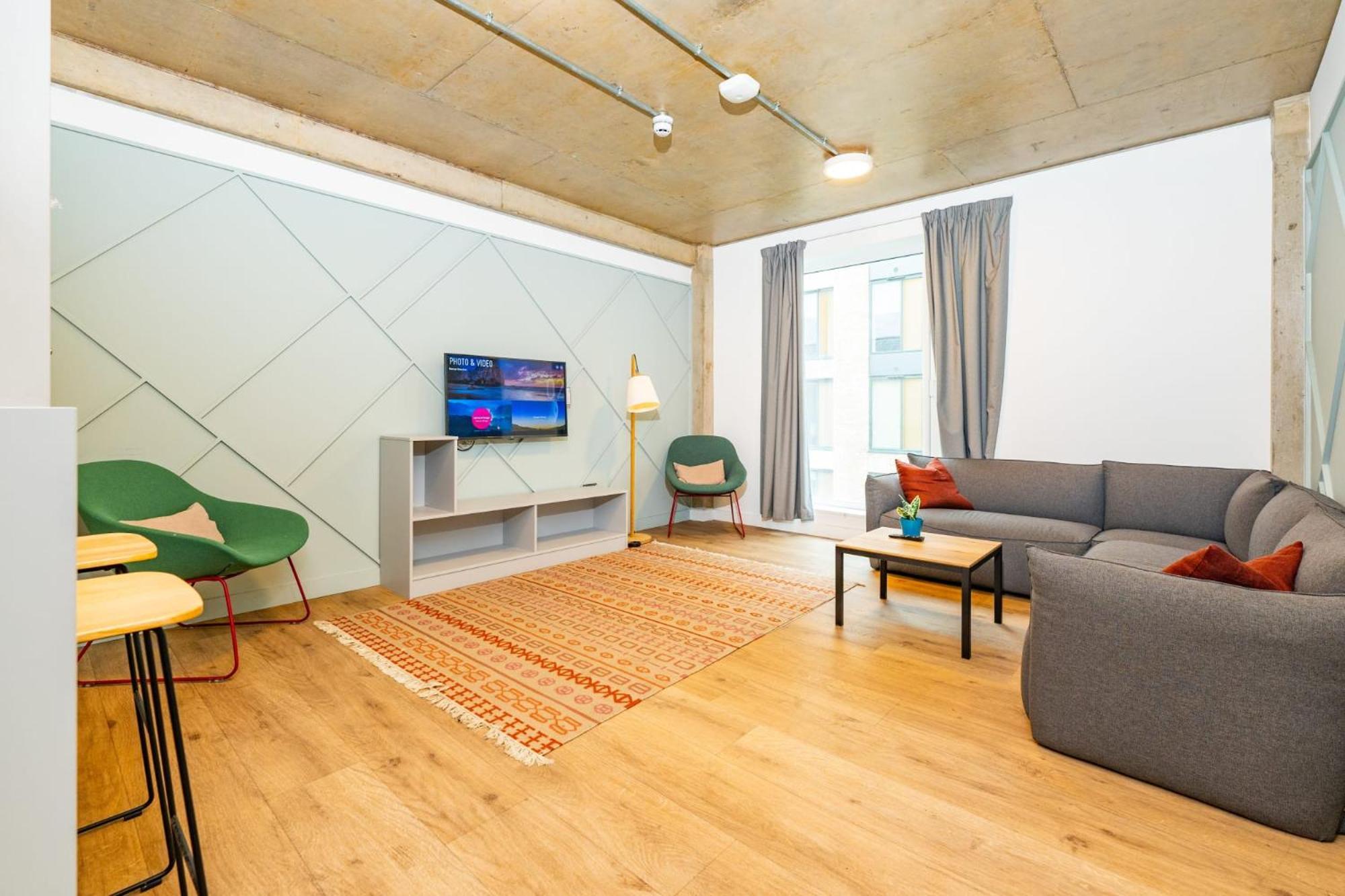 Modern 3 Bedroom And Private Bedrooms At The Loom In Apartment Dublin