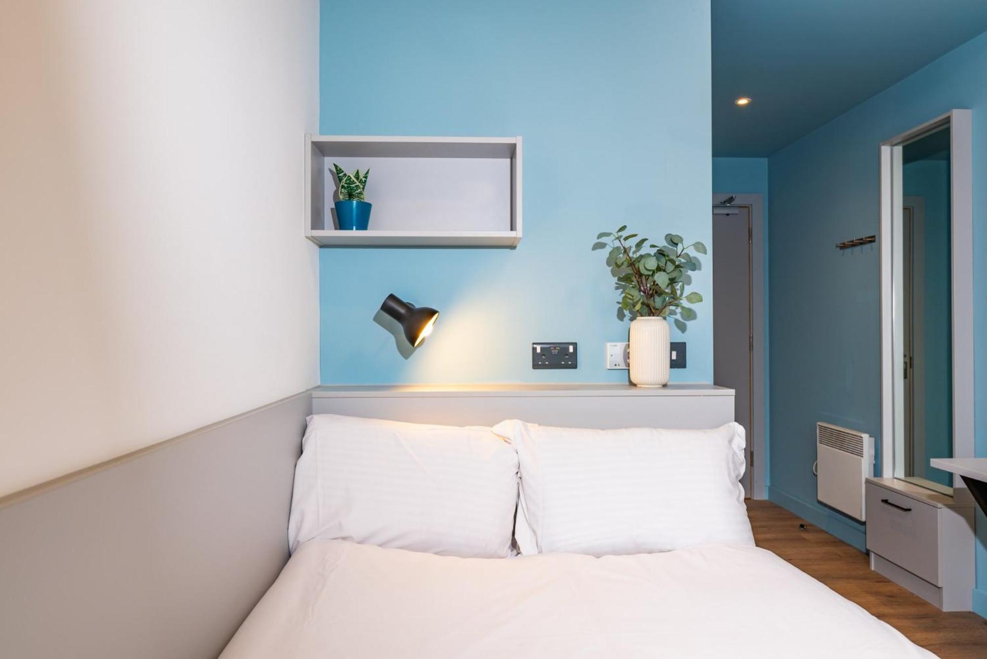 Modern 3 Bedroom And Private Bedrooms At The Loom In Apartment