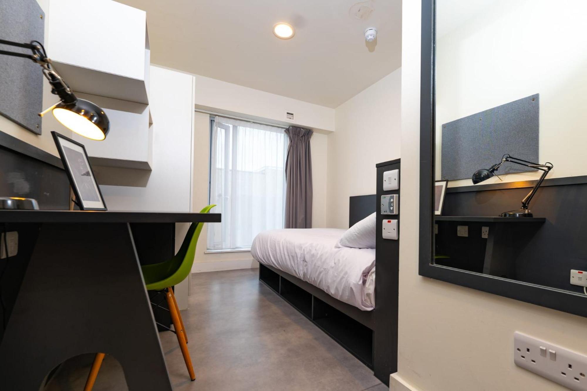 Stylish 3 Bedroom And Private Bedrooms At Dorset Point In Centre