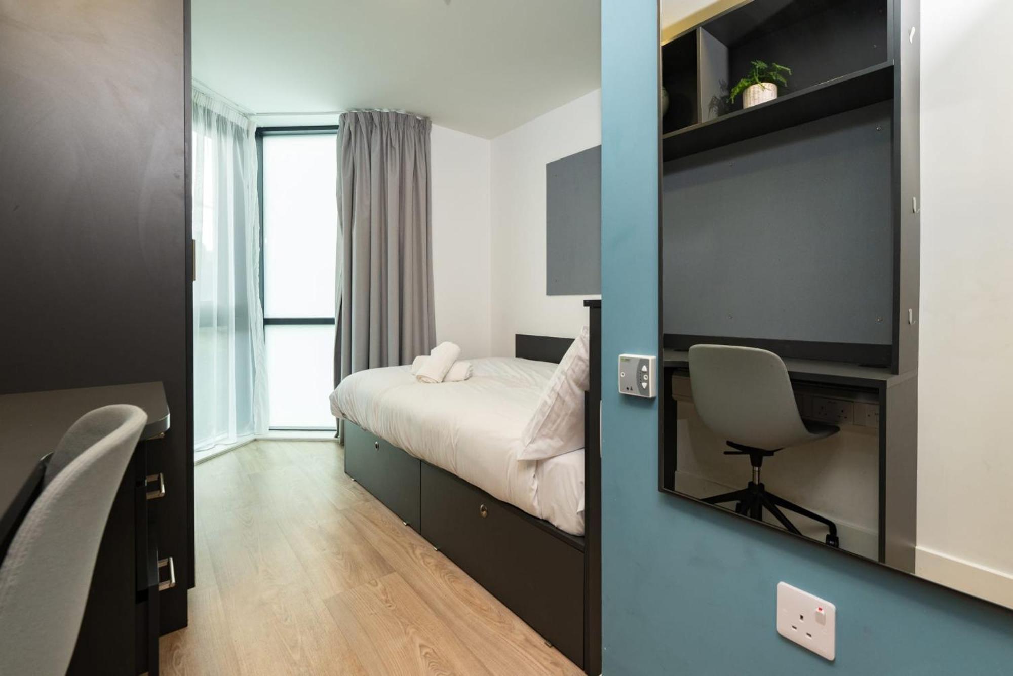 Chic And Private Bedrooms At Beckett House Near Centre Apartment