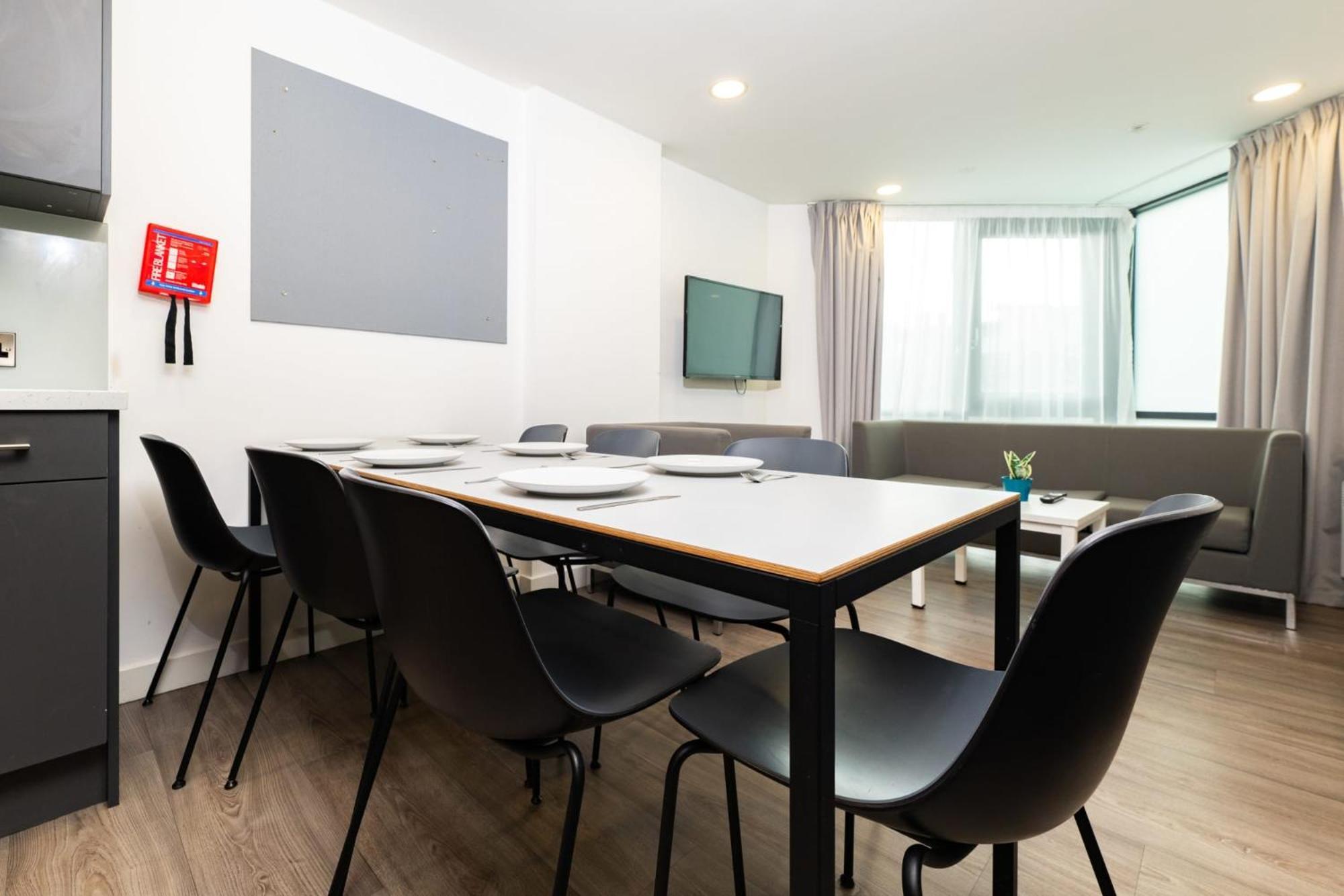 Chic And Private Bedrooms At Beckett House Near Centre Apartment