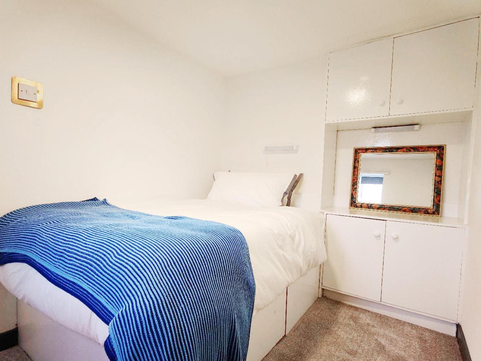 Viridian At 4 Apartment