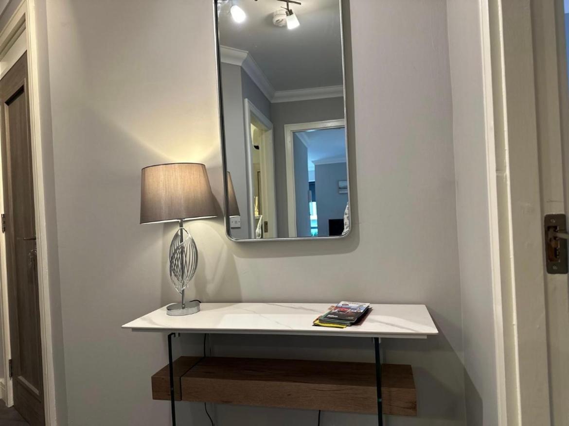 Apartment Airport Large Superior Serviced - Sleeps 6