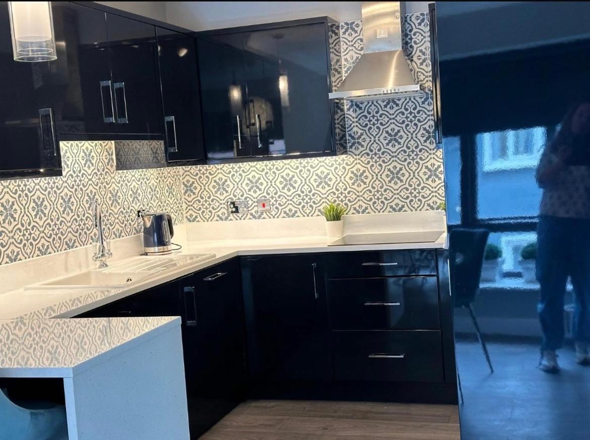 Airport Large Superior Serviced - Sleeps 6 Apartment Dublin