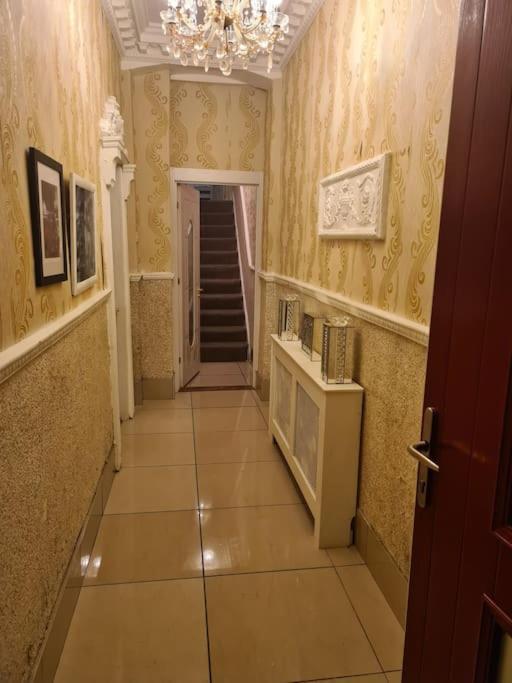 Entire Floor Based In Centre Apartment *