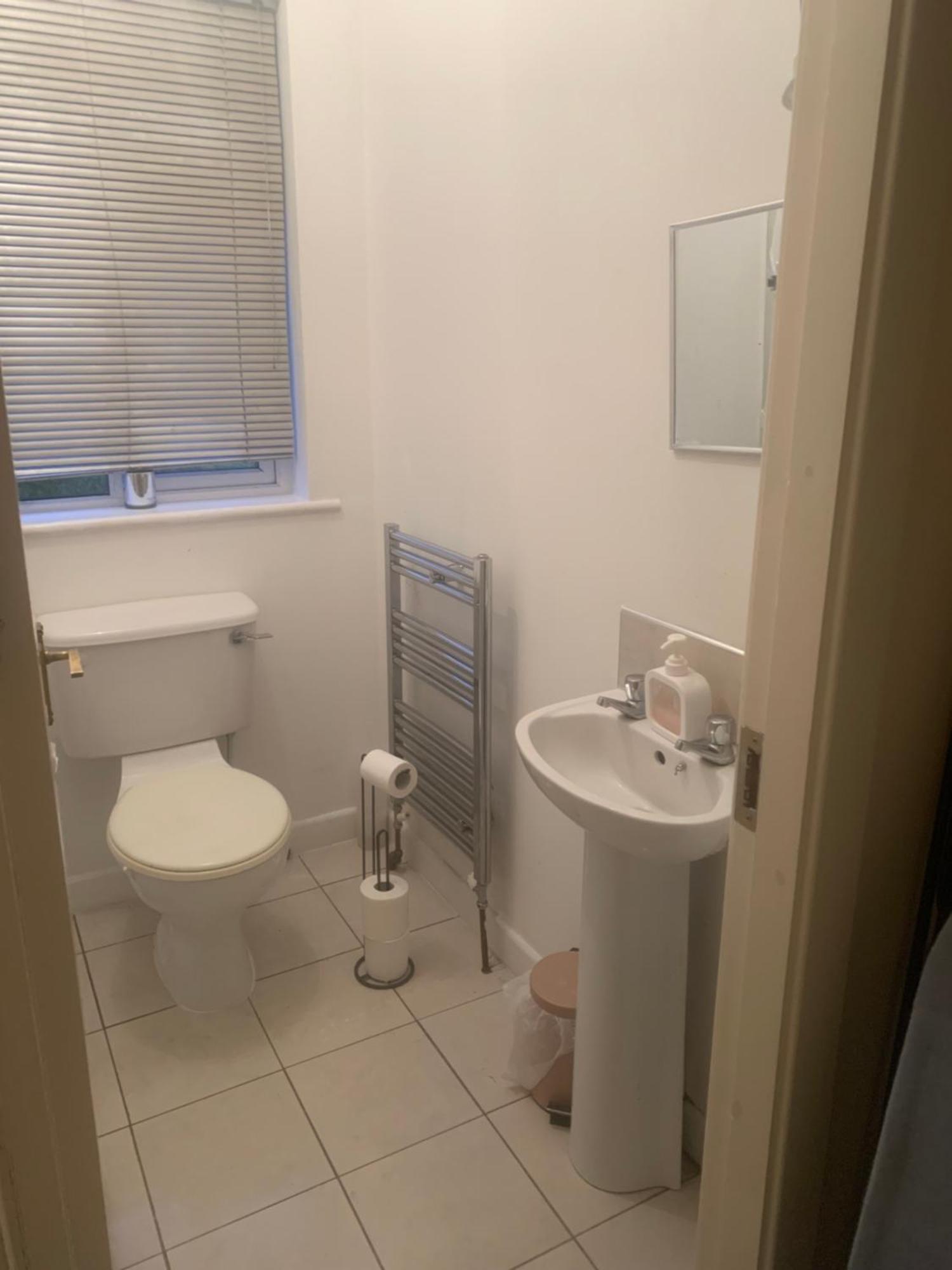 Homestay Large In Excellent Location Double Or Two Singles *