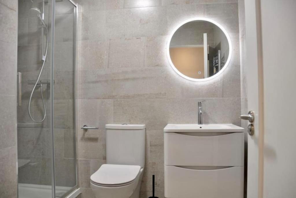 Holiday home Luxury Large Stylish 2 Bed Apt, Sandymount Village *