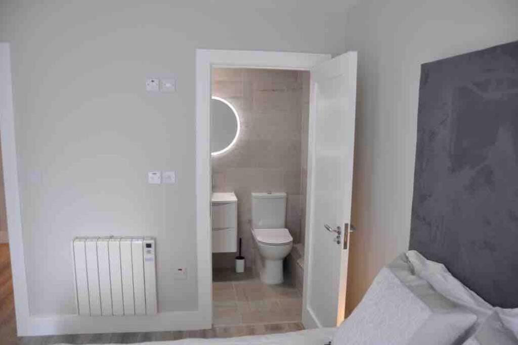 Luxury Large Stylish 2 Bed Apt, Sandymount Village Holiday home Dublin