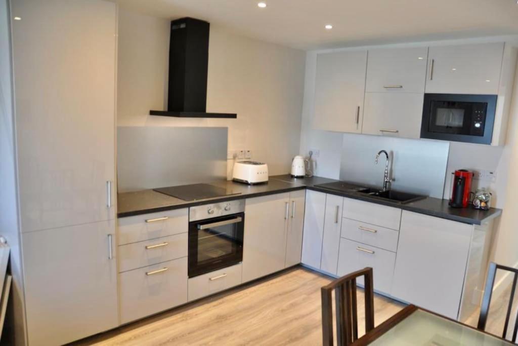 Luxury Large Stylish 2 Bed Apt, Sandymount Village * Dublin