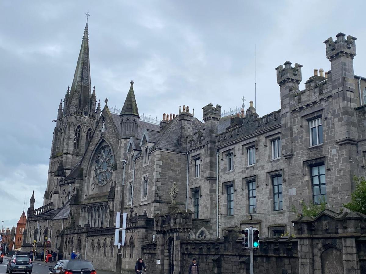 Apartment Promo Modern 1-bedroom Flat Near Crokepark And Citycentre