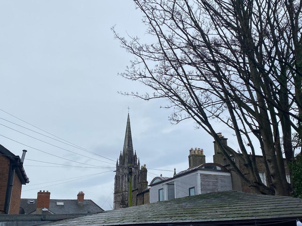 Promo Modern 1-bedroom Flat Near Crokepark And Citycentre Apartment *