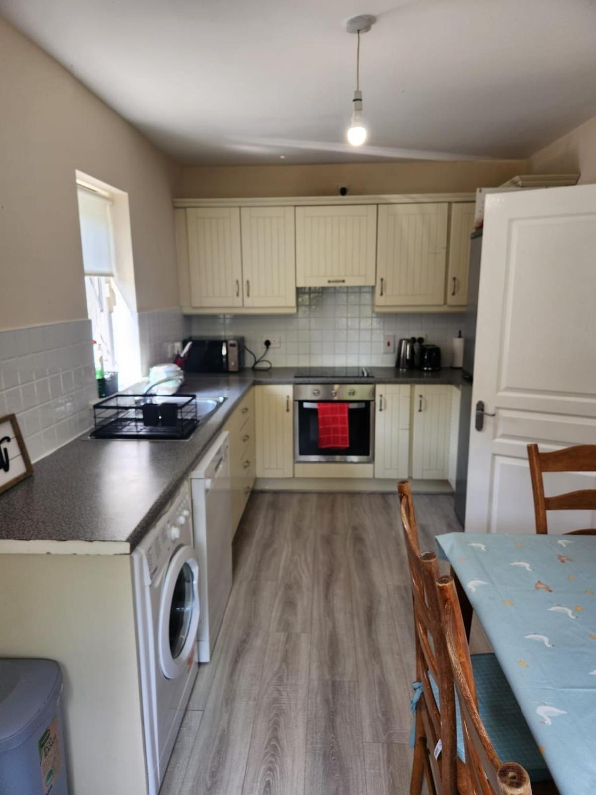 Apartment Entire Place Close To Airport & Dublin