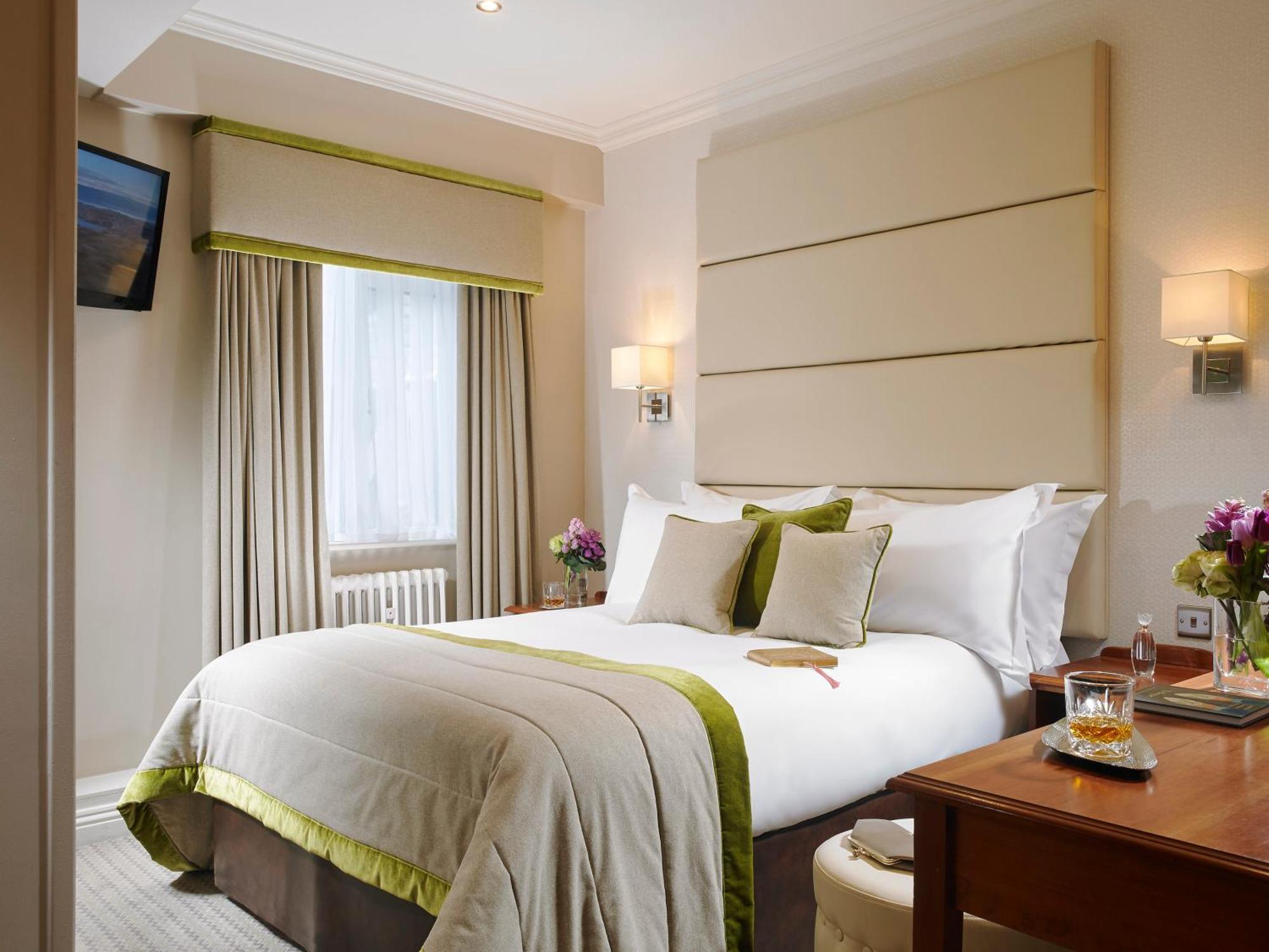 Buswells 3*