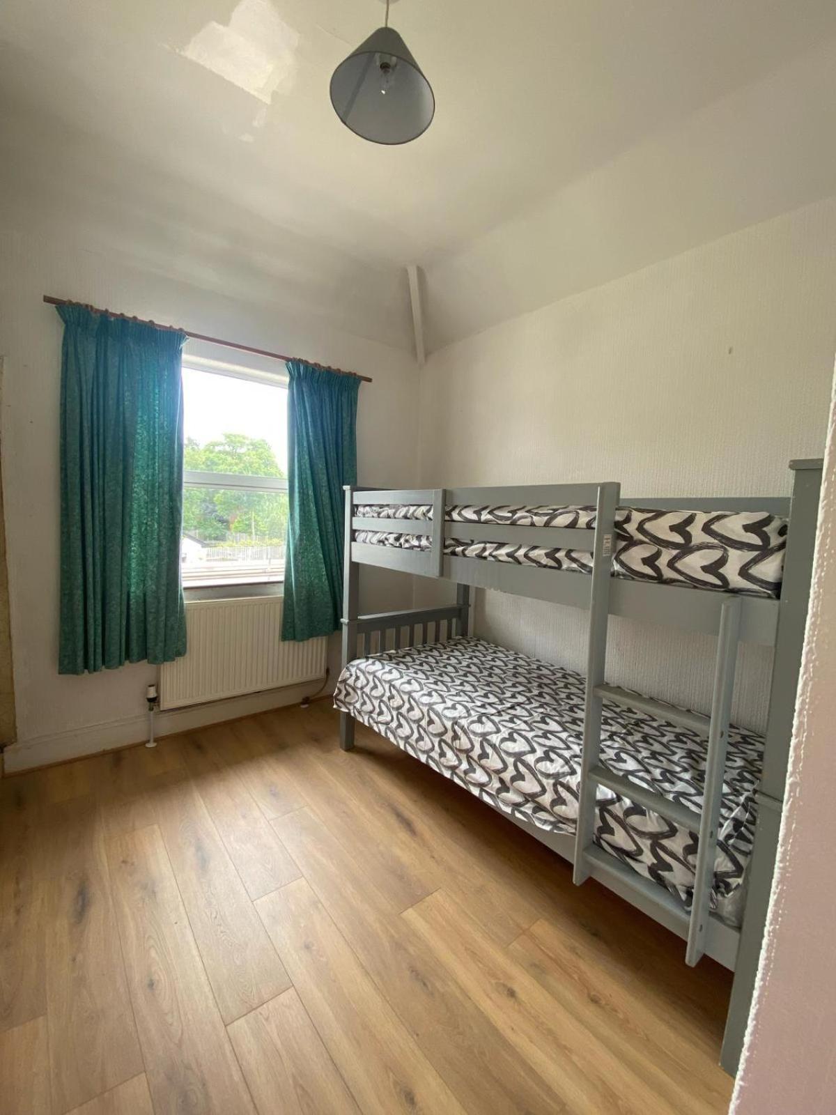 Lovely Bed Close To Center *
