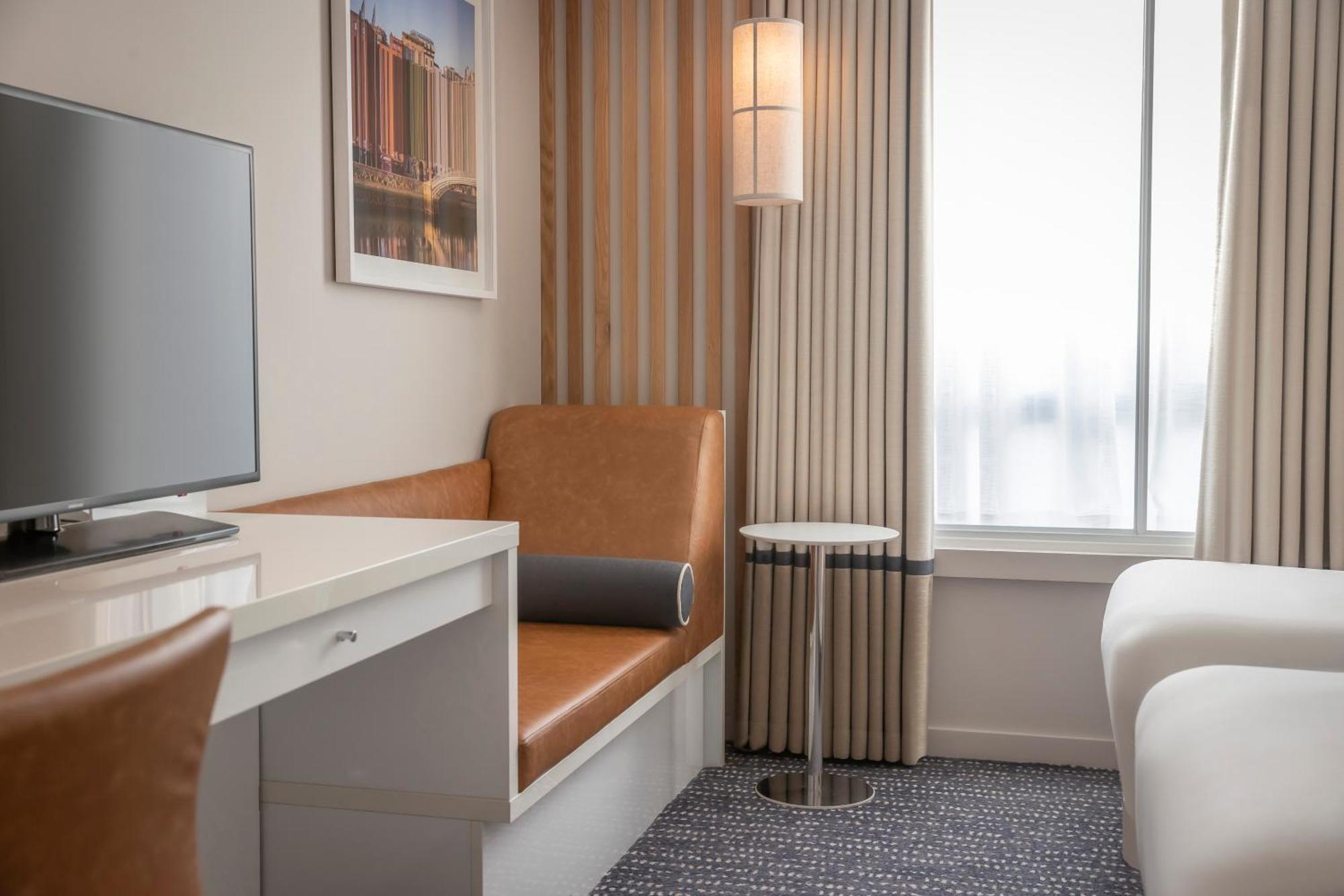 The Morrison Dublin, Curio Collection By Hilton Dublin