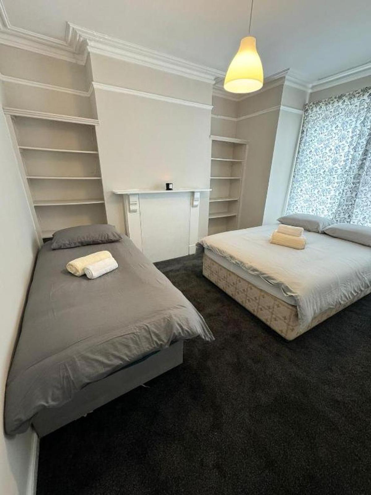 Superb Triple Room Near Croke Park - 4 Guest house