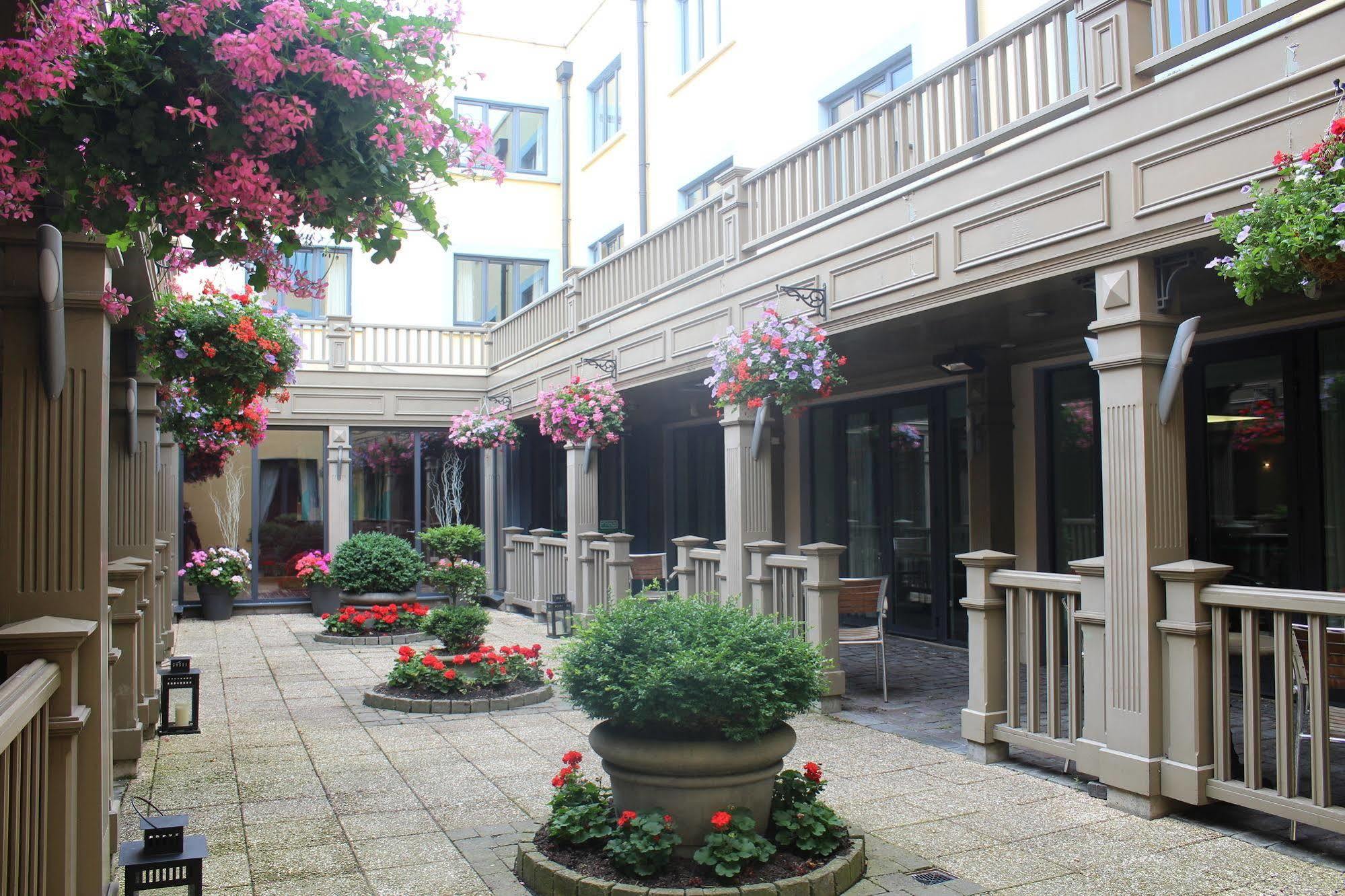 Hotel Talbot Stillorgan 4*