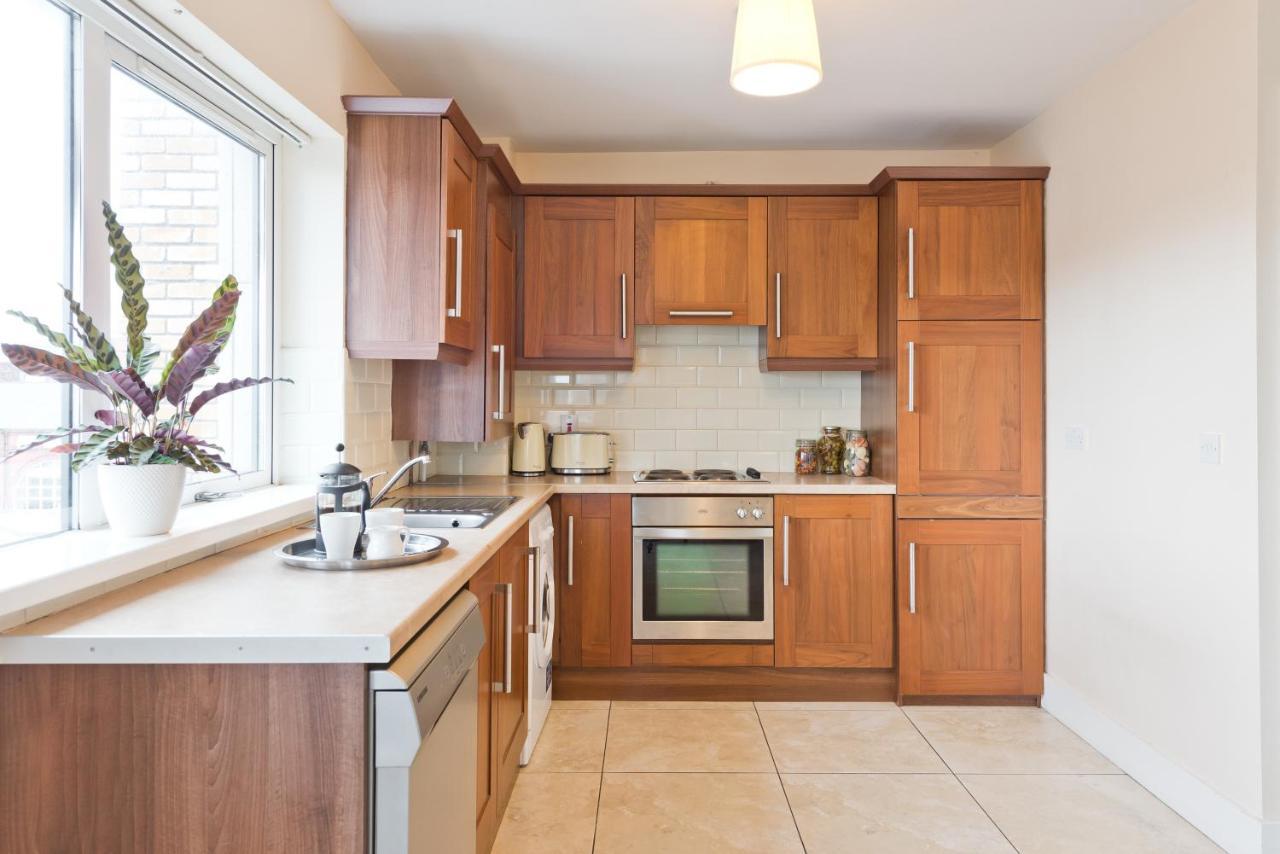 Pearse Street Apartment *