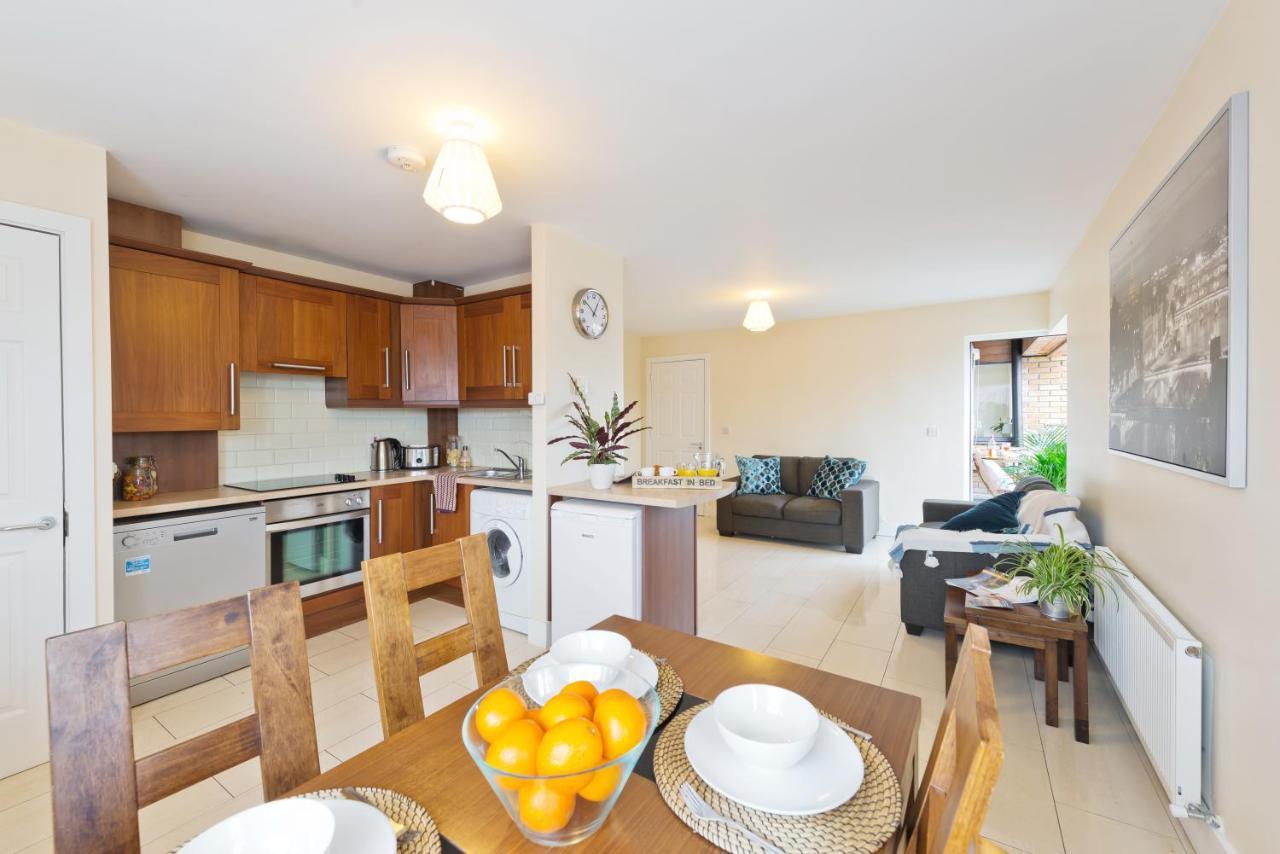 Pearse Street Apartment *