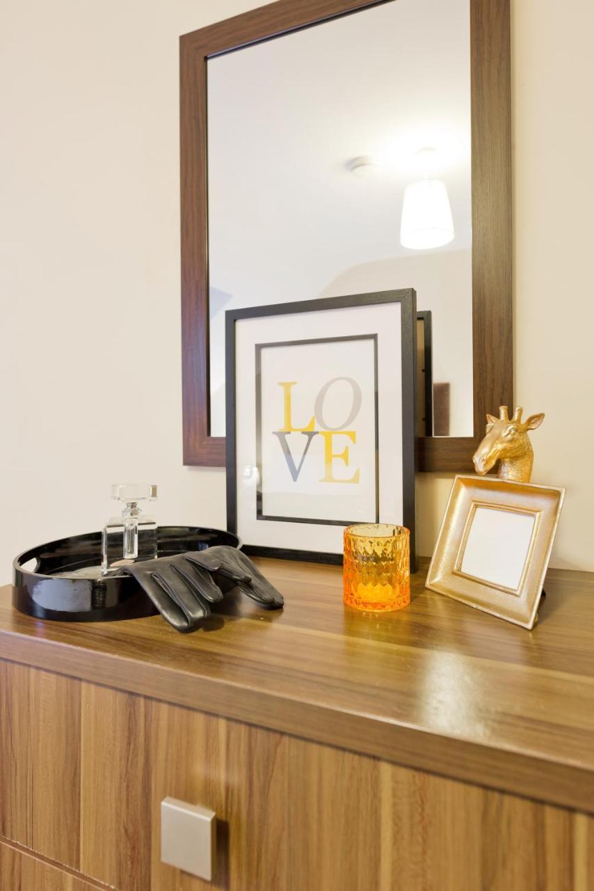 Five Lamps Apartment *