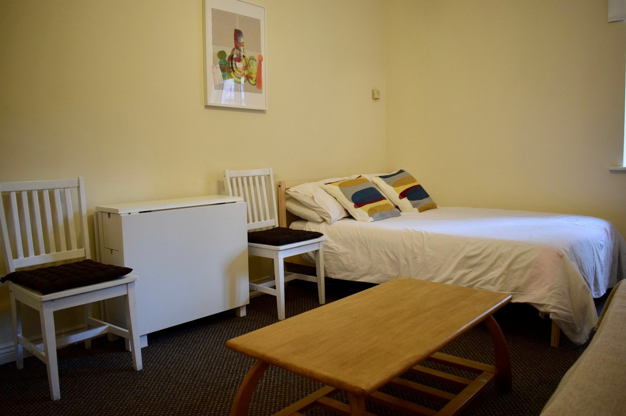 Flat In A Great Location Apartment *