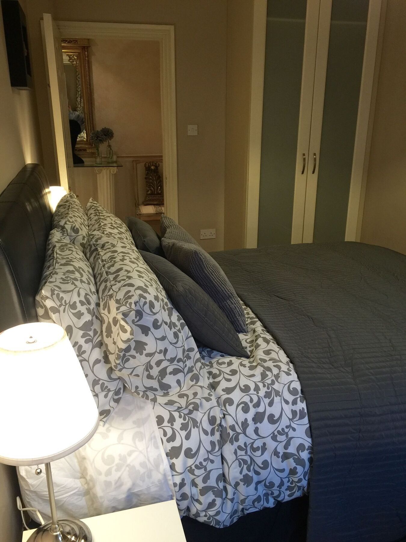 City Centre Georgian Style Apartment *