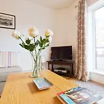 Superb Central Apartment In D4