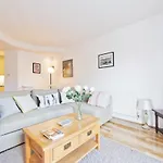 Superb Central Apartment In D4
