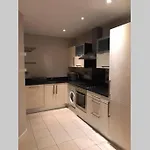 2 Bedroom Spacious And New City Centre Apartment