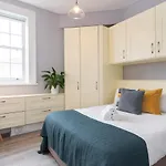 Dame Street - Irish Stay Group