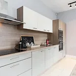 Dame Street - Irish Stay Group